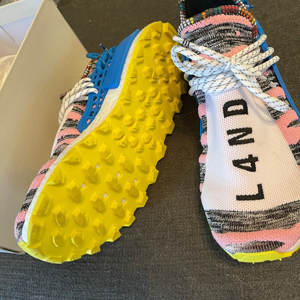 Adidas - Picture 3 of 4
